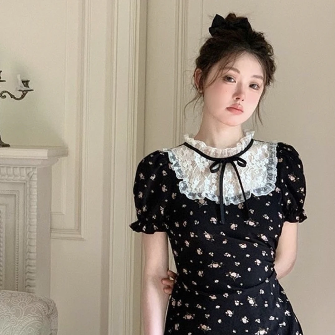 法式茶歇蕾丝拼接黑色碎花收腰A字少女感夏季连衣裙