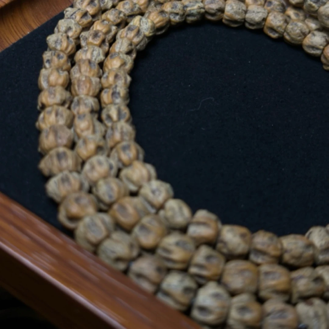 热振柏香籽红芽微切深坑文玩手串