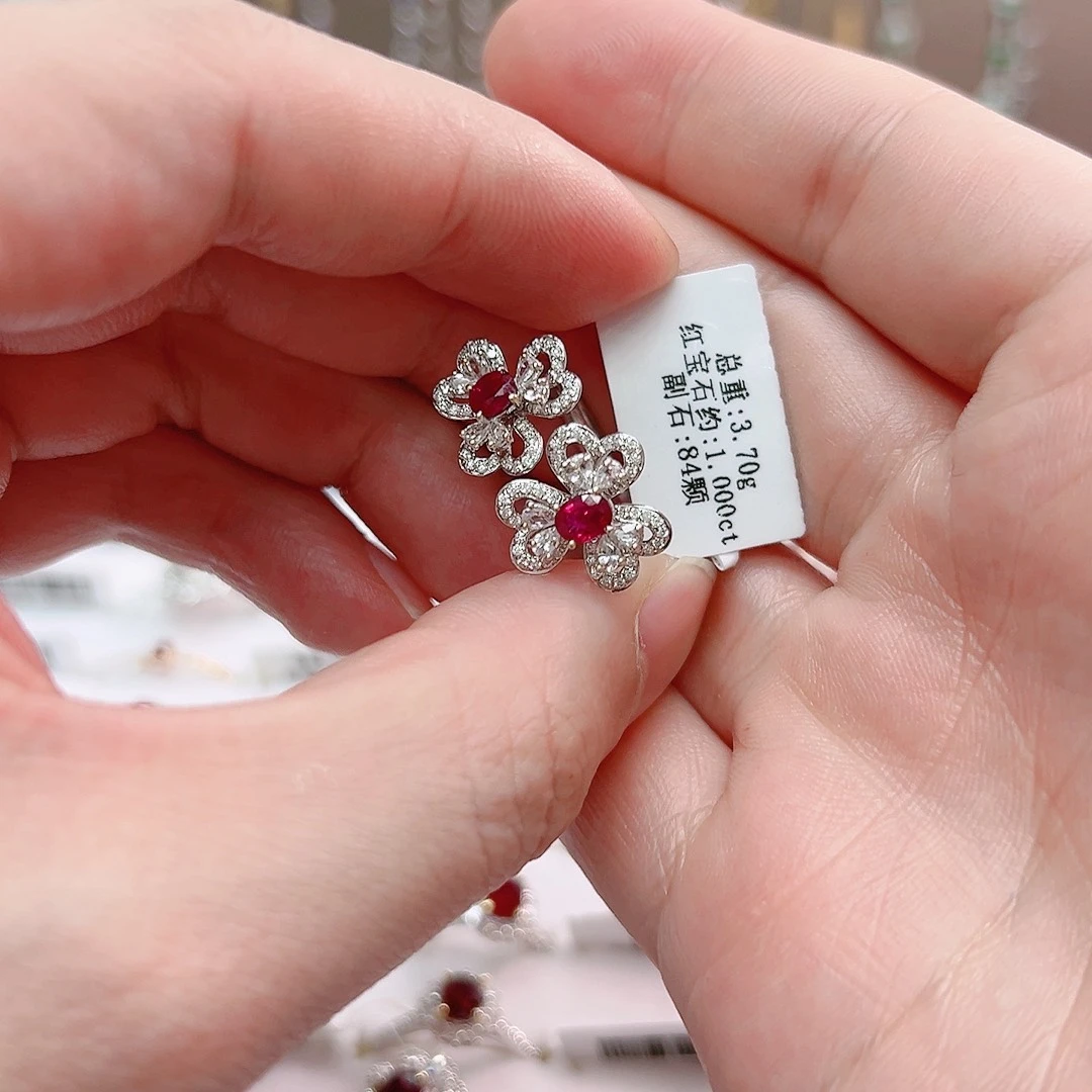 红宝石戒指18K金镶嵌