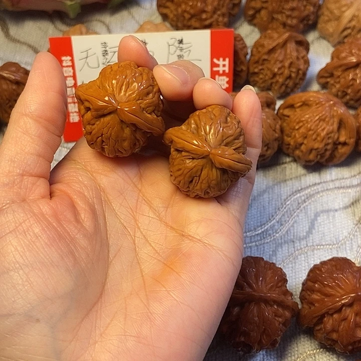 文玩核桃吊坠32白狮子
