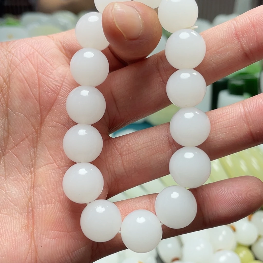 天然新疆羊脂白手串质地细腻高端大气奢华