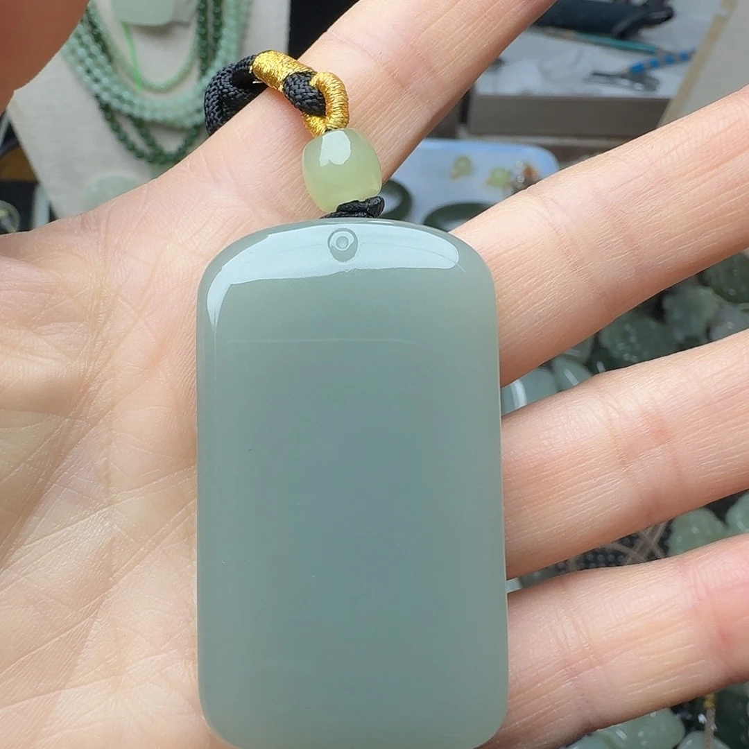 李***.和田玉未镶嵌颈饰