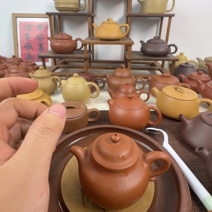 刘***娘紫砂壶30目红降坡莲子