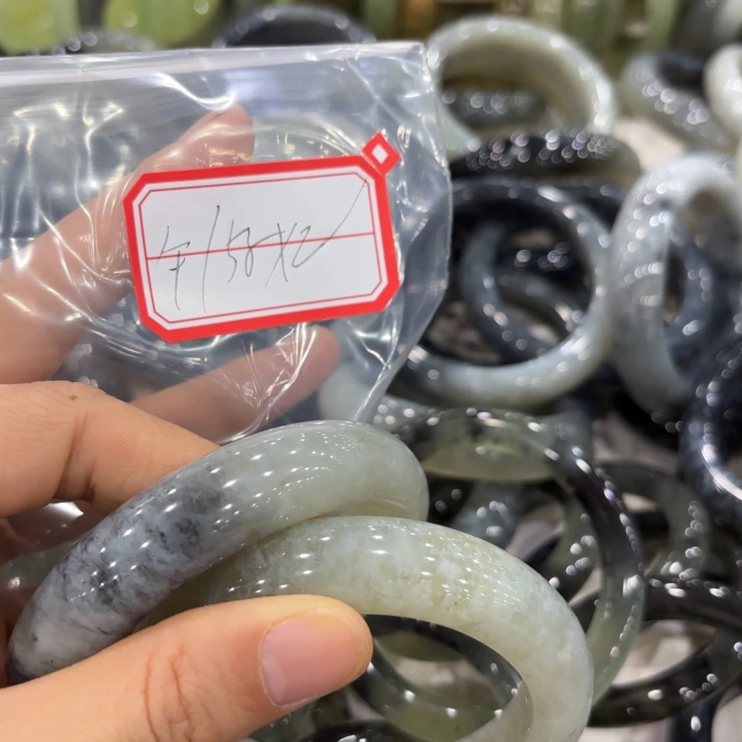 蛇纹石玉未镶嵌手镯丙*