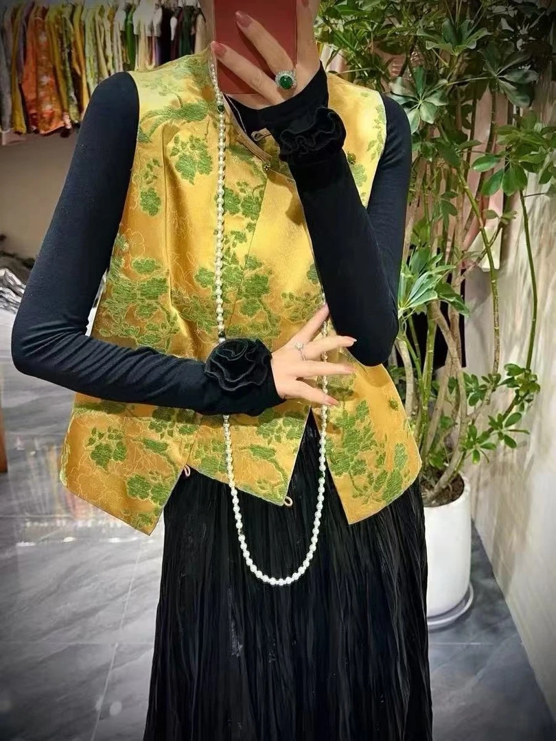 68850 盘扣绿叶圆领国风马甲