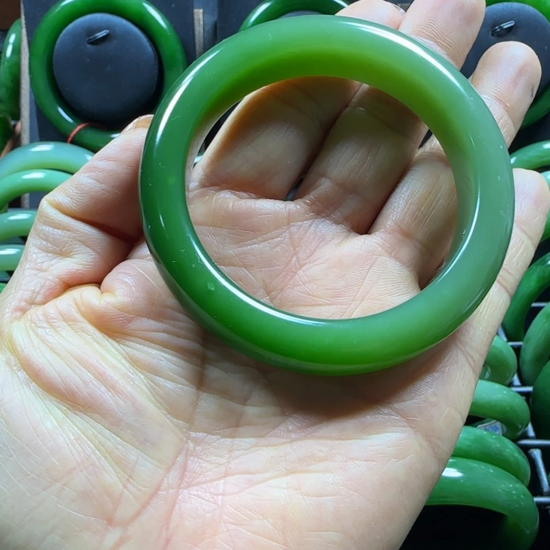 和田玉未镶嵌手镯