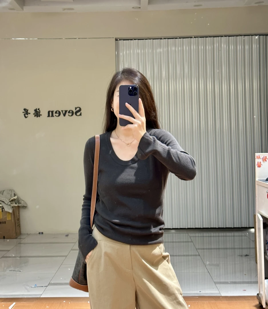 2777软糯U领针织衫女韩系简约秋冬套头修身显瘦长袖打底衫上衣