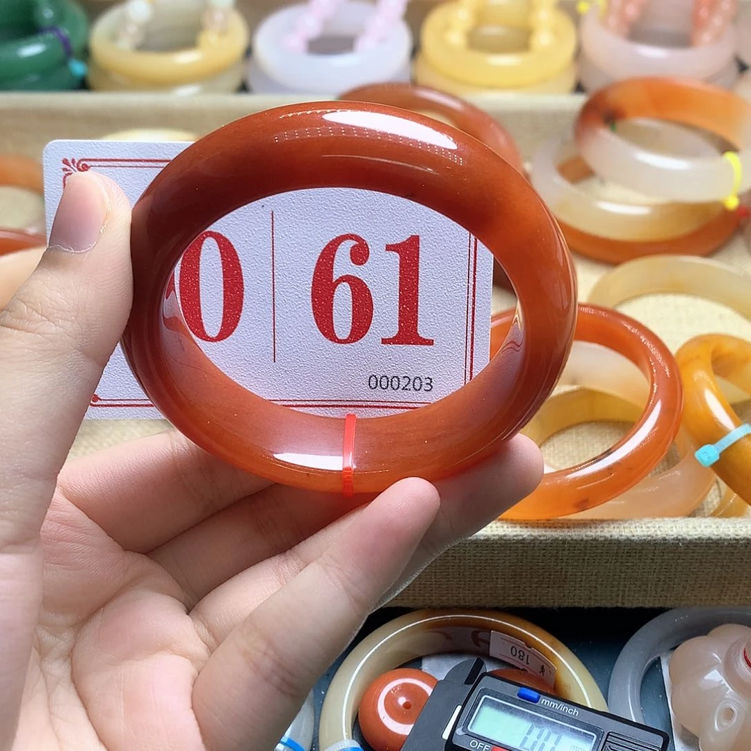 未镶嵌石英质玉（黄龙玉）手镯