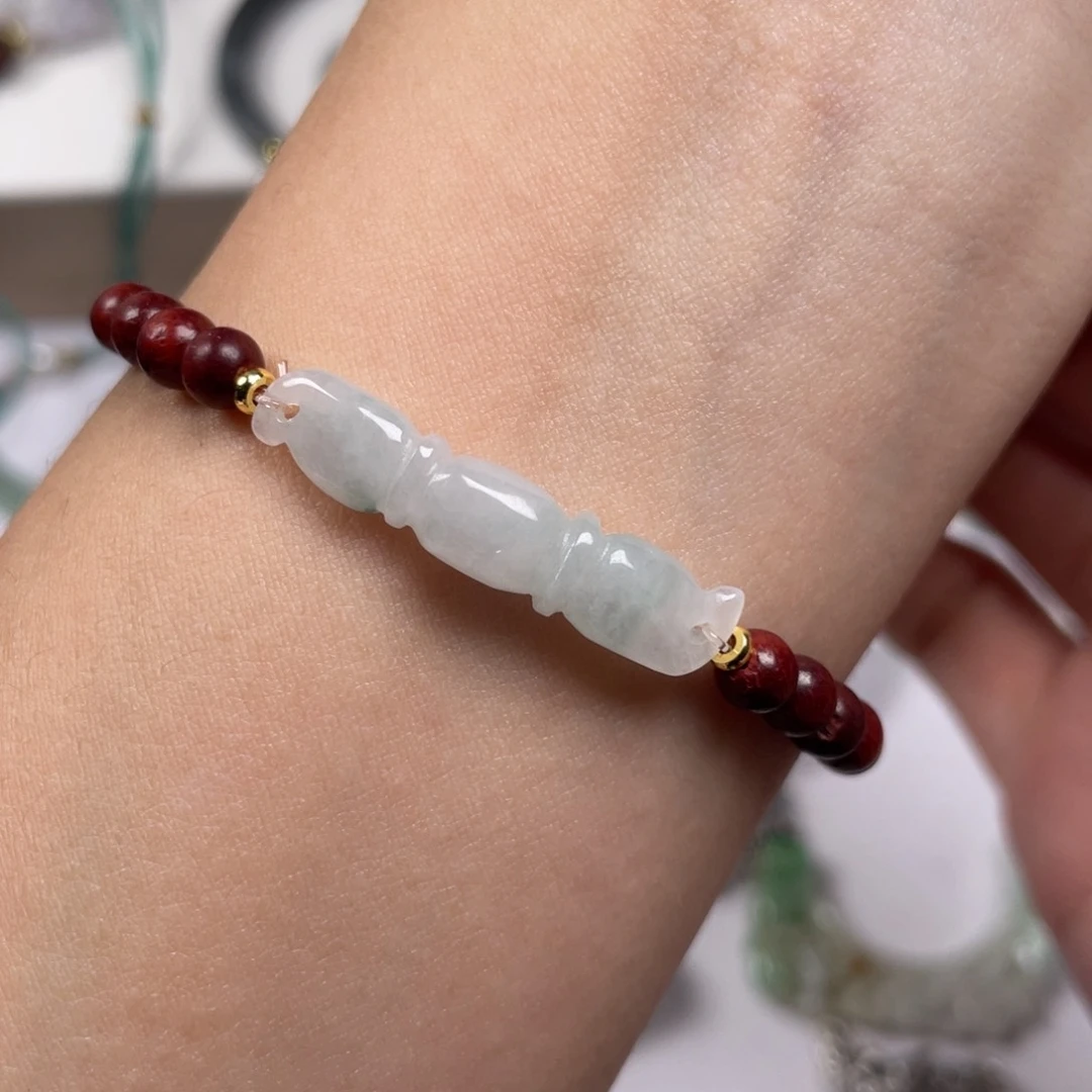 翡翠吊坠(赠链)未镶嵌