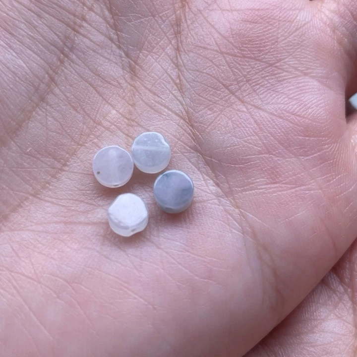 西***）翡翠未镶嵌颈饰珠子