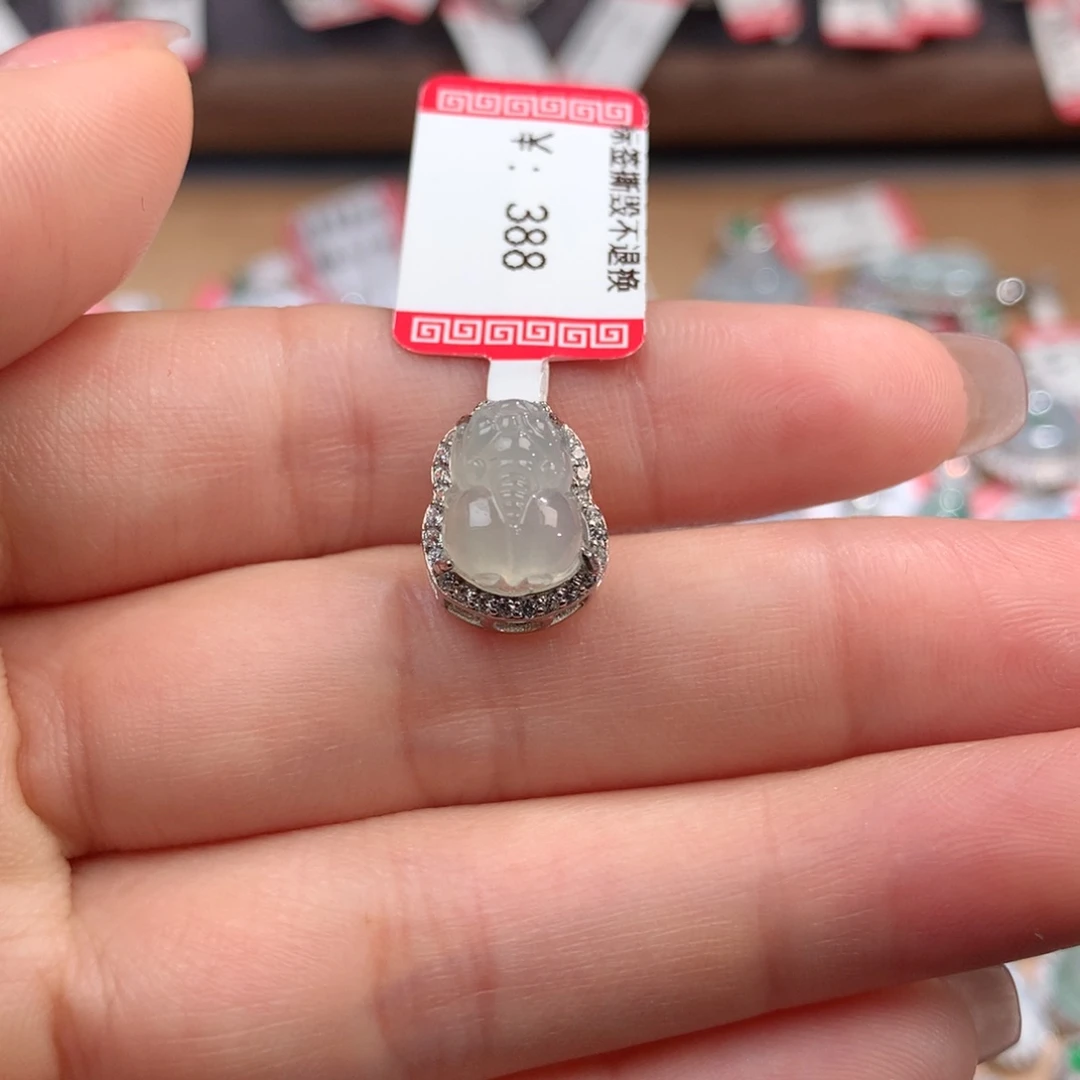 翡翠挂件未镶嵌貔貅