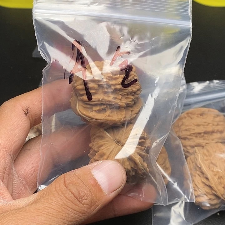 【闪购商品】文玩核桃把件四座楼