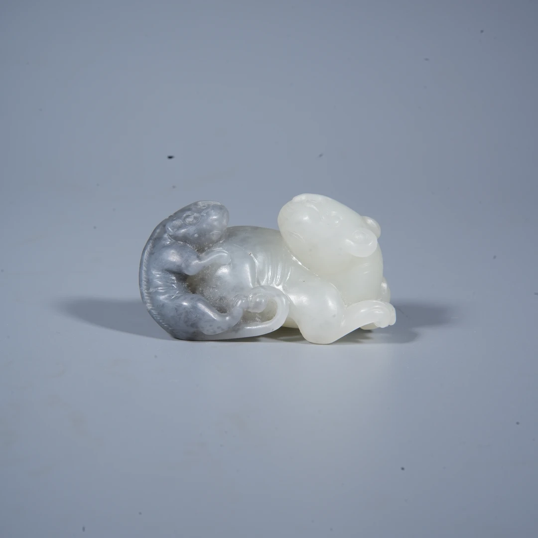 Tgz40 清代 和田玉青花籽双獾吊坠