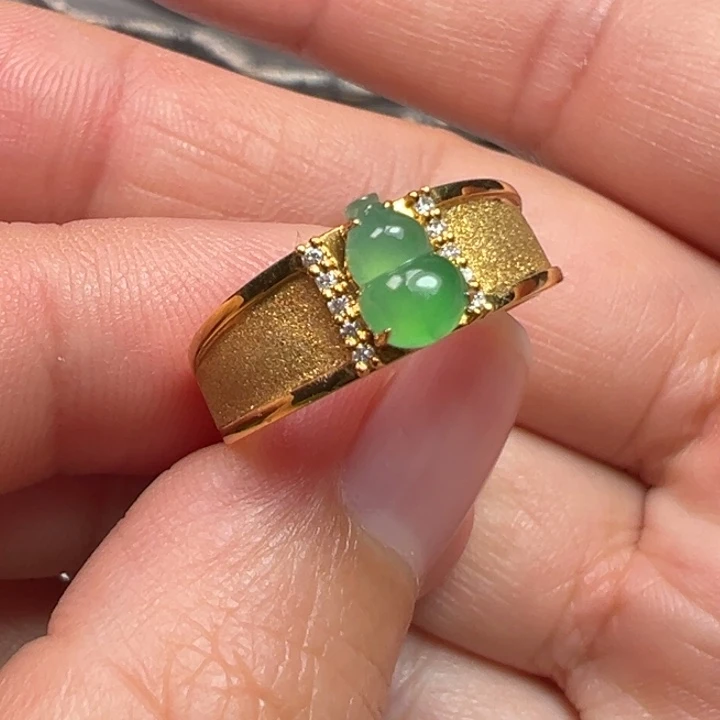 翡翠18K金镶嵌颈饰戒指