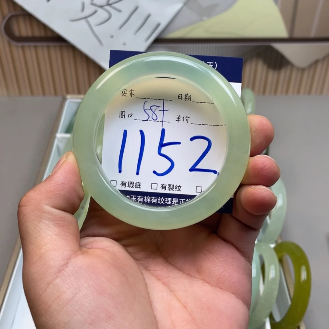 岫玉手镯手镯未镶嵌