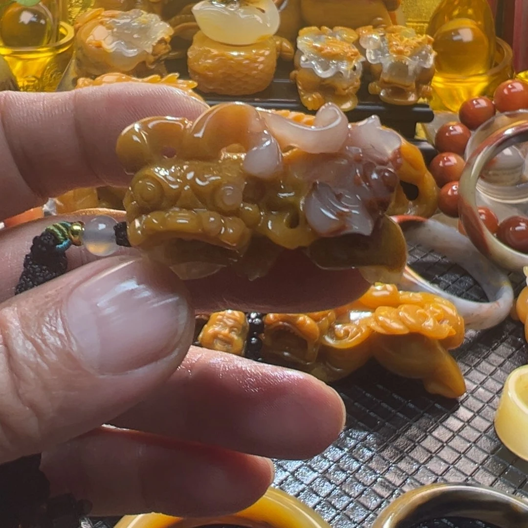 石英质玉未镶嵌颈饰