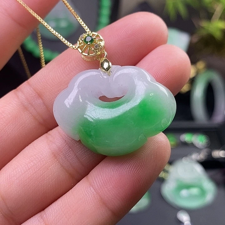 翡翠未镶嵌吊坠(赠链)