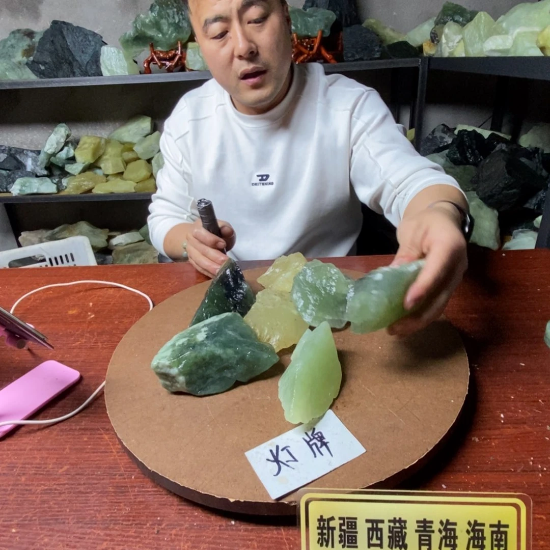 蛇纹石玉岫玉原石随机发一块未镶嵌