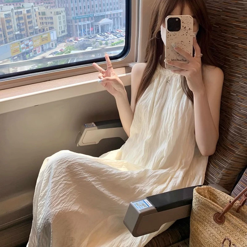 夏新款宽松垂感仙女裙度假风挂脖连衣裙女显瘦小心机露肩长裙