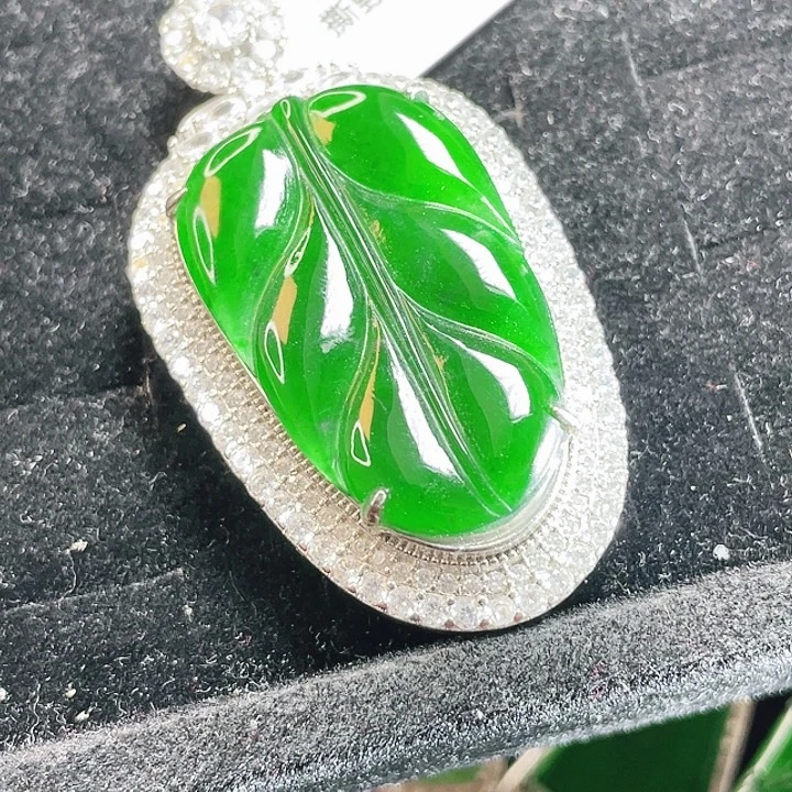 翡翠未镶嵌颈饰76