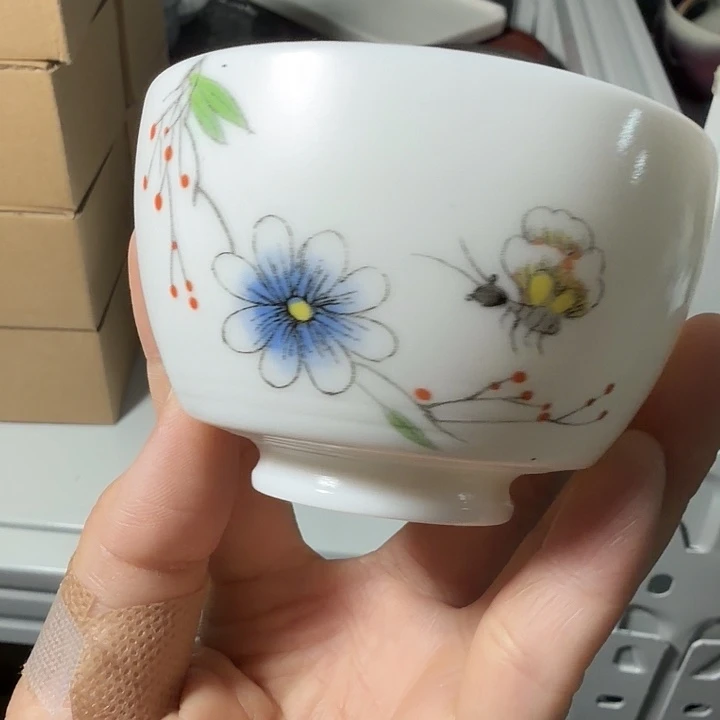 羊脂玉猪油白压手杯两个兰花