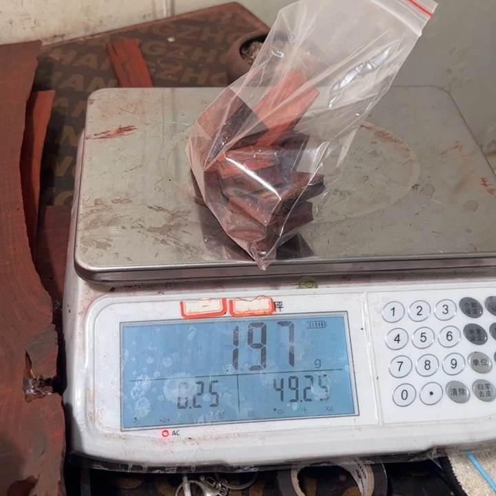 奶***宝檀香紫檀（小叶紫檀）边角料