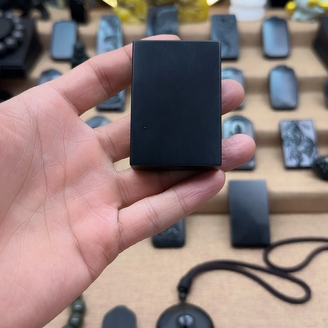 和田玉（墨玉）未镶嵌颈饰46钢板无事牌