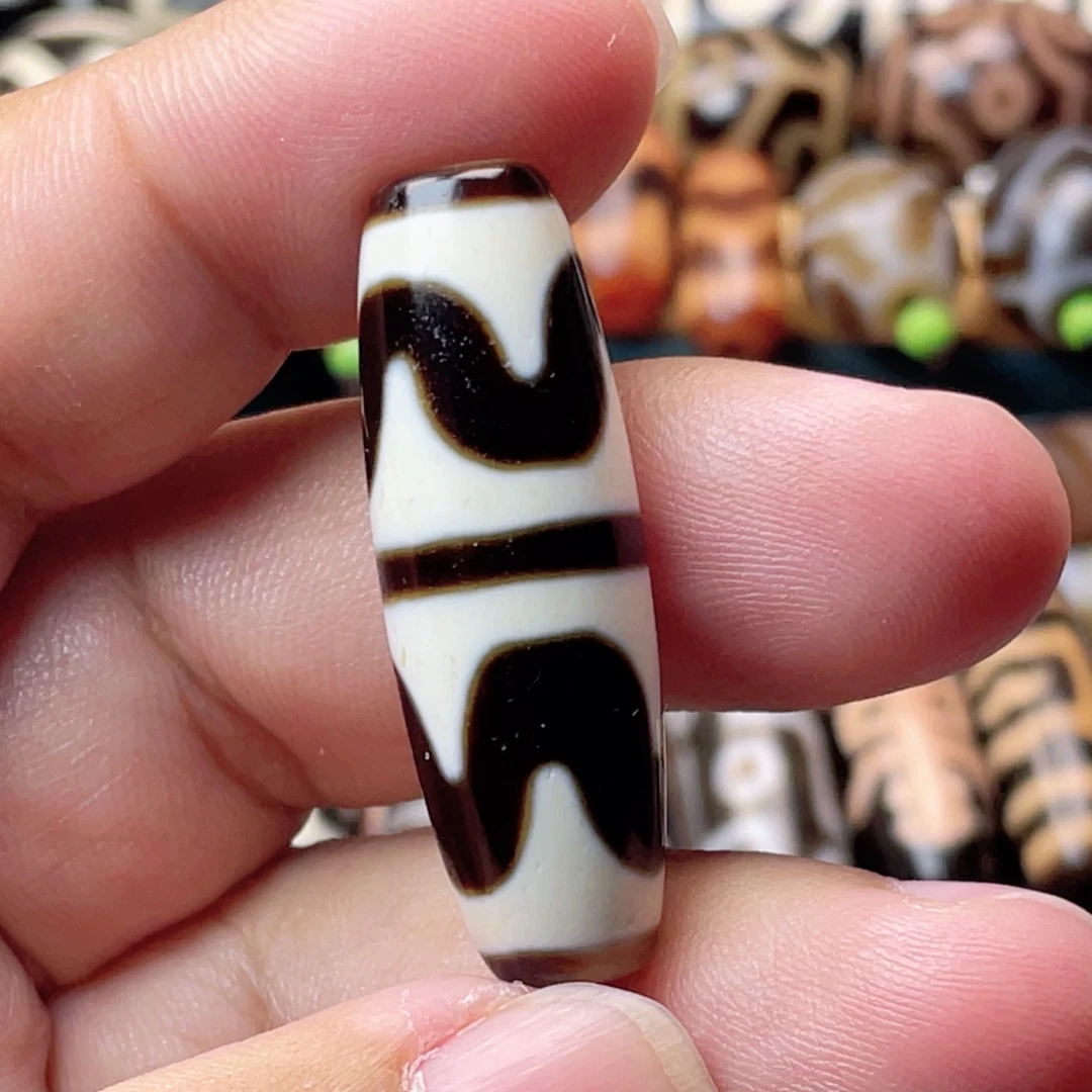 玛瑙/玉髓未镶嵌颈饰朱砂牙牙