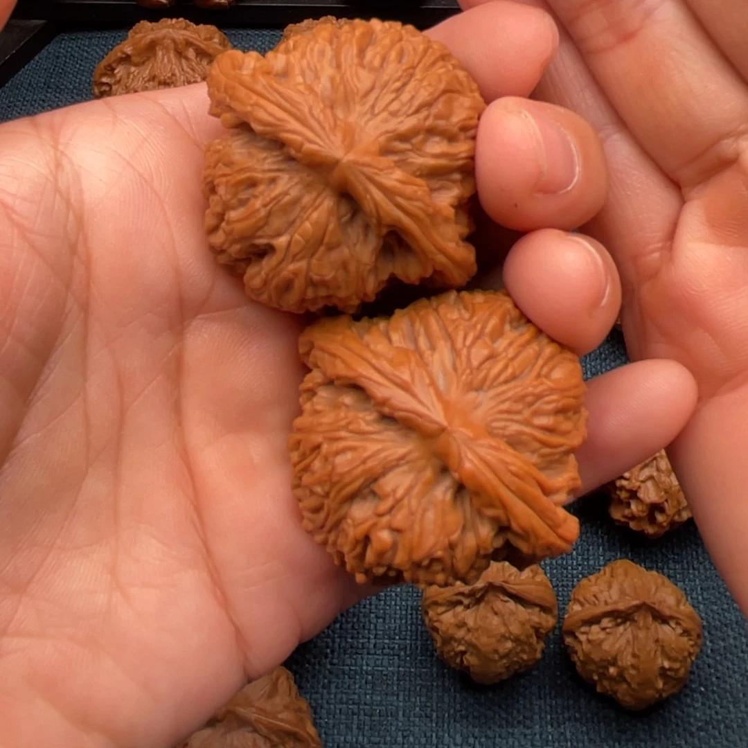 文玩核桃把件42全品球疆红皮