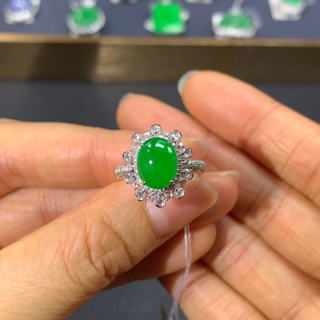 翡翠戒指18K金镶嵌翡翠