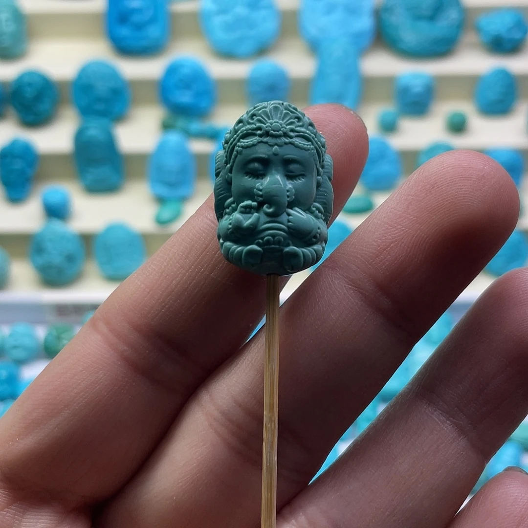 绿松石未镶嵌颈饰