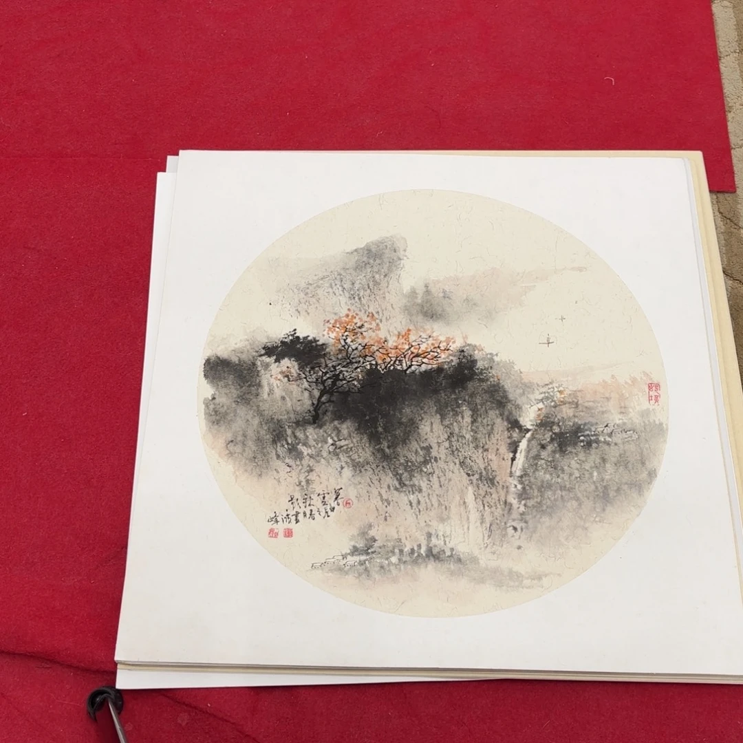 国画花鸟等图案为一体而得的