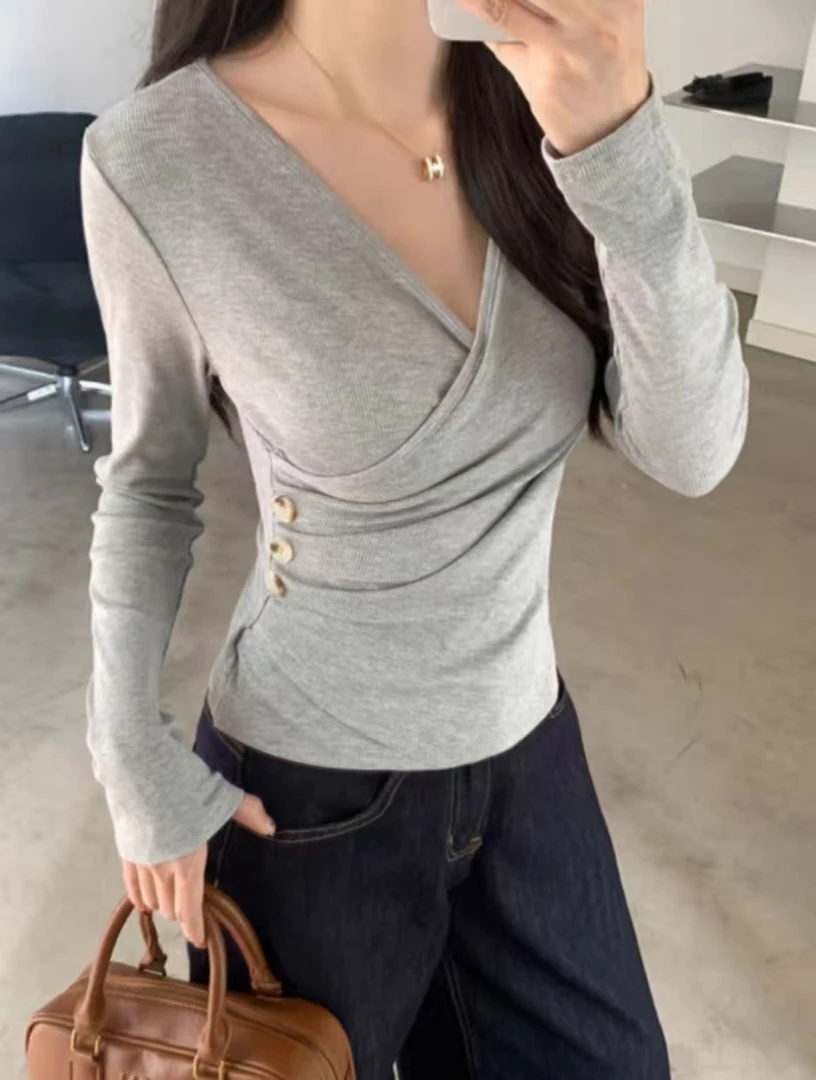 纽扣v领 显瘦新款秋季时尚百搭长袖T恤设计感修身上衣女