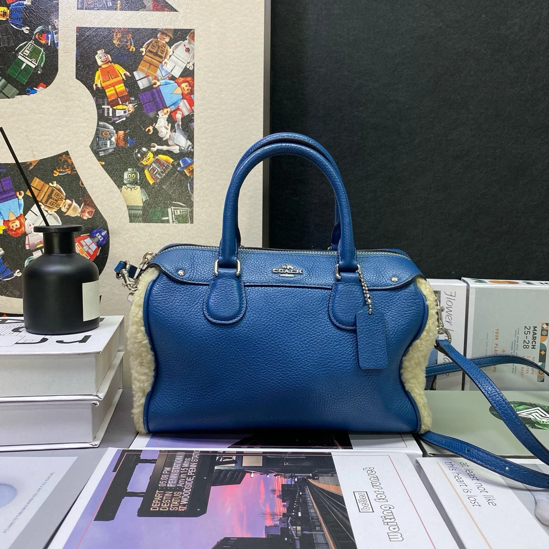 95新 COACH/蔻驰 22487斜挎包23*15