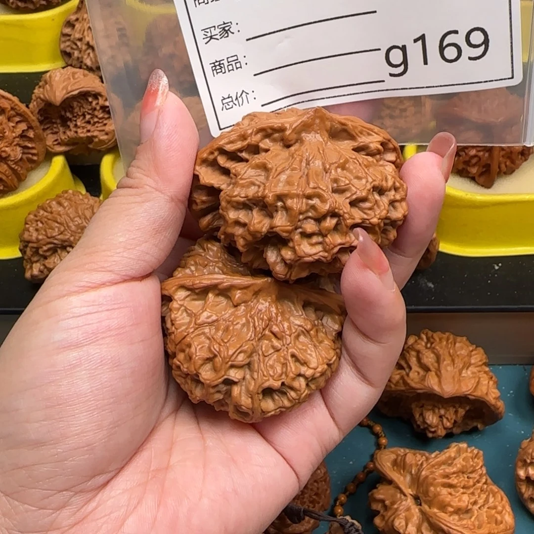王***约把件桃核文玩的好