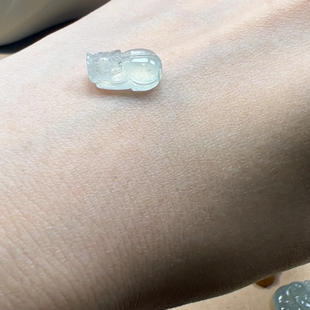 翡翠未镶嵌颈饰貔貅