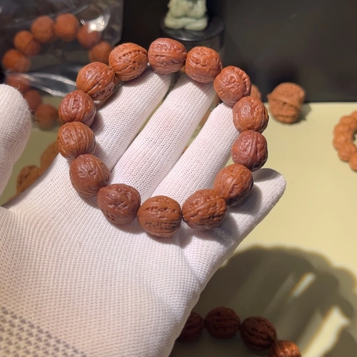 文玩核桃手串…………36