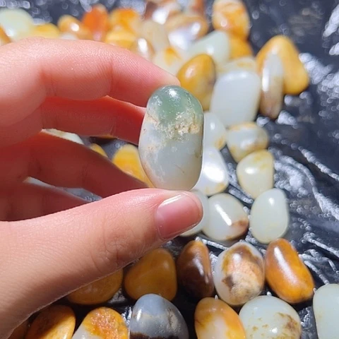 和田玉（糖玉）未镶嵌颈饰14.7克