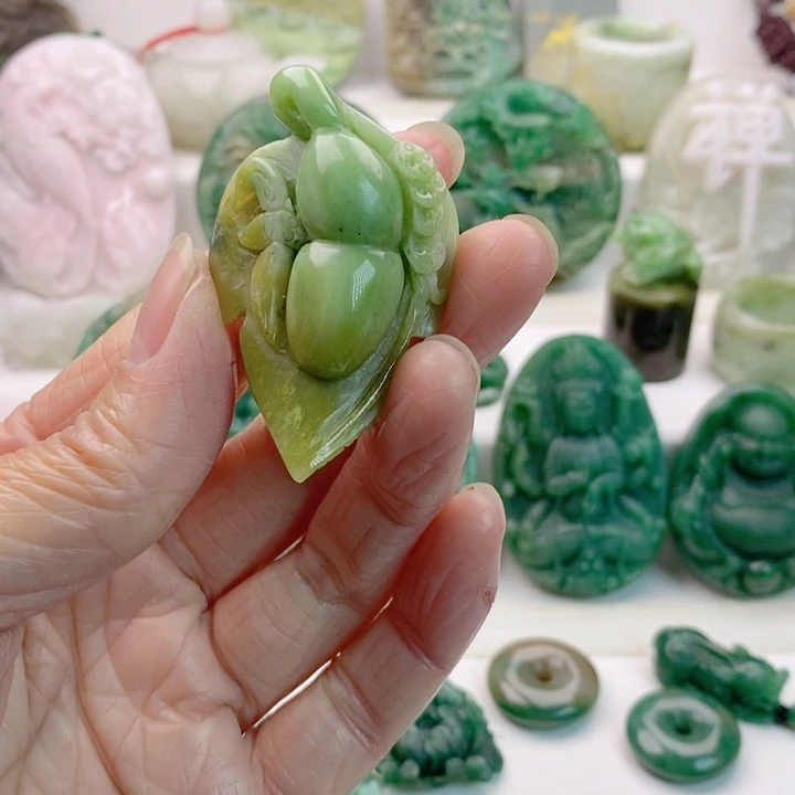 独山玉未镶嵌颈饰