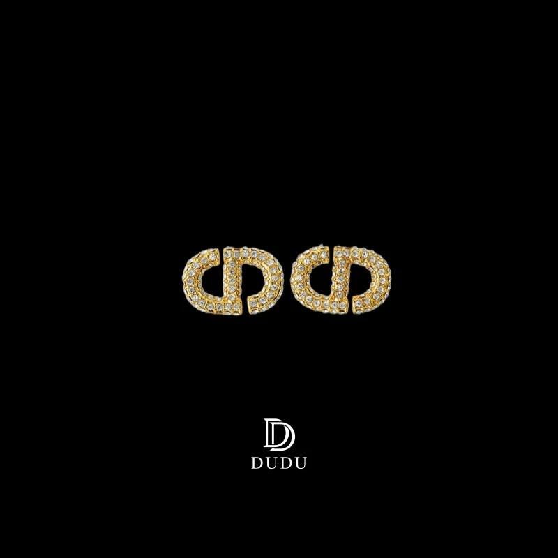 1138猪鼻子镀18K金迷你耳钉女字母镶钻