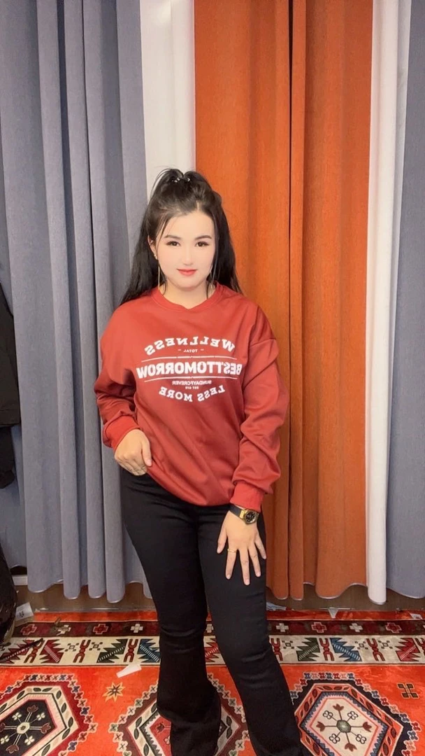 2025新款长袖时尚休闲短款字母卫衣包邮