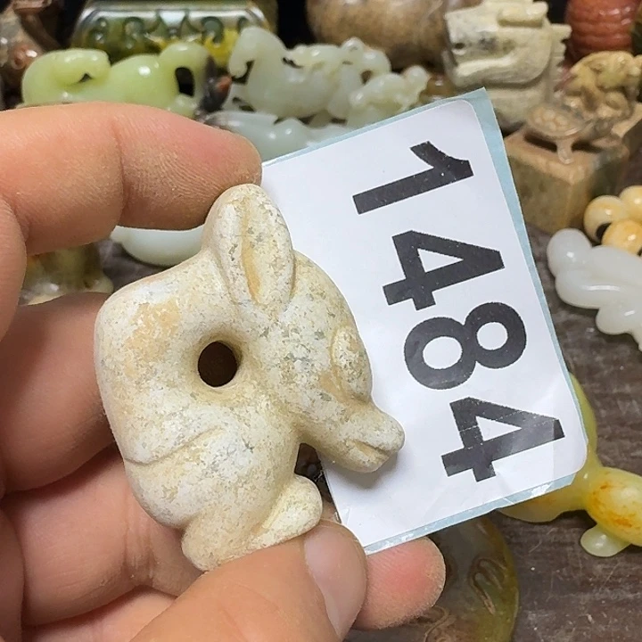 透闪石-蛇纹石玉未镶嵌颈饰