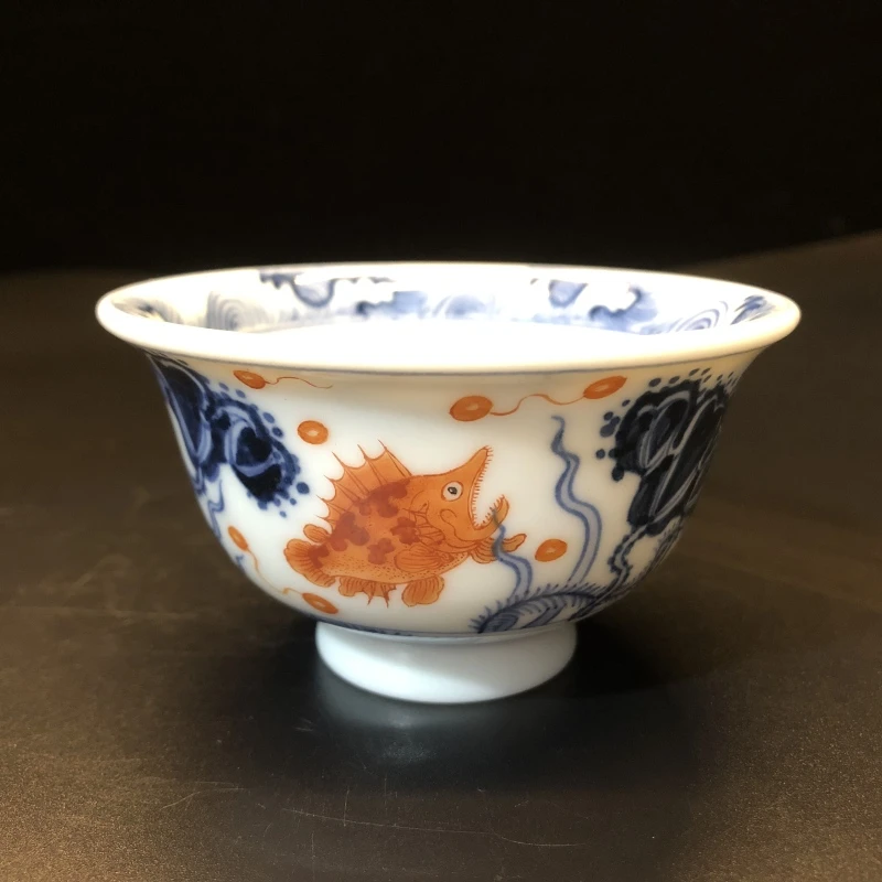 12.19/N100520/00873/青花矾红鱼澡纹压手杯/口径9.1/高5.2/100cc