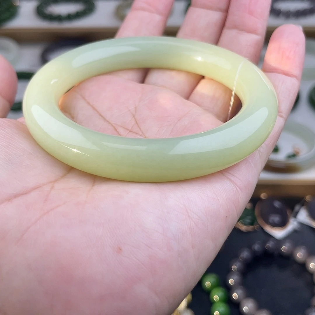 和田玉手镯未镶嵌