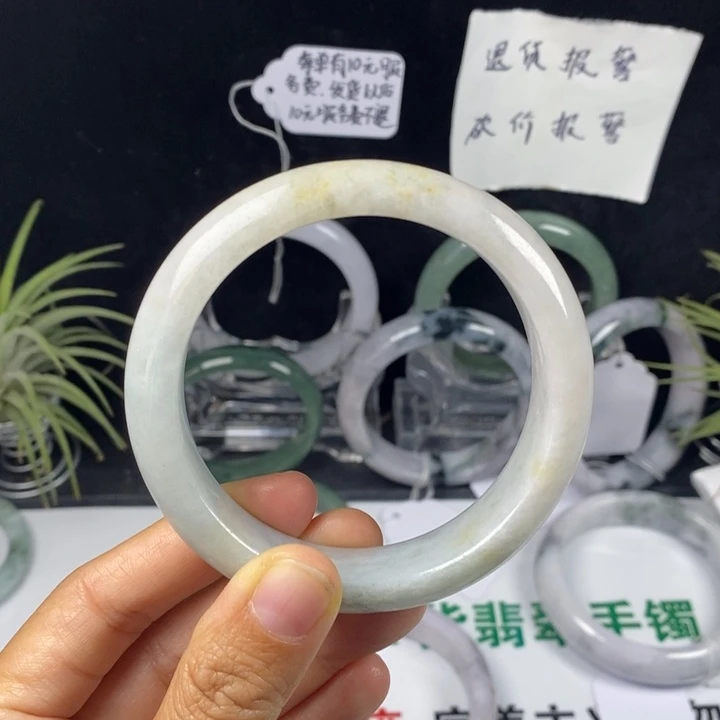 翡翠未镶嵌手镯68号。58.9圈