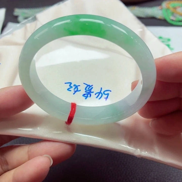 翡翠未镶嵌手镯（贵妃镯）