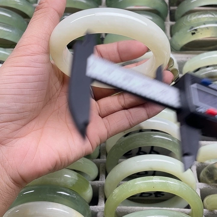 蛇纹石玉未镶嵌手镯275