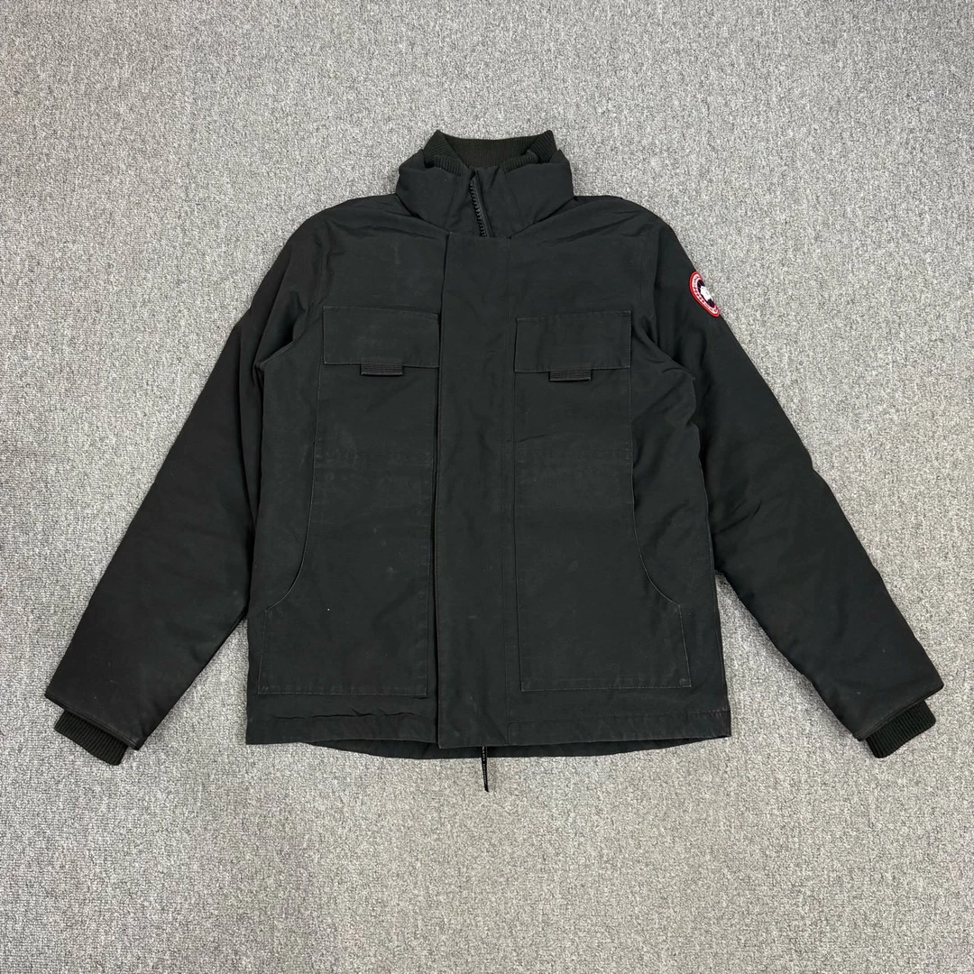 95新 CANADA GOOSE 13344339加拿大鹅黑色四袋派克羽绒服外套 M码