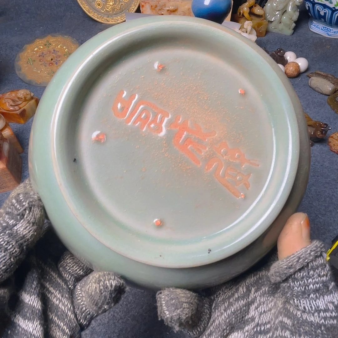 碟坎坎坷坷地走过这座