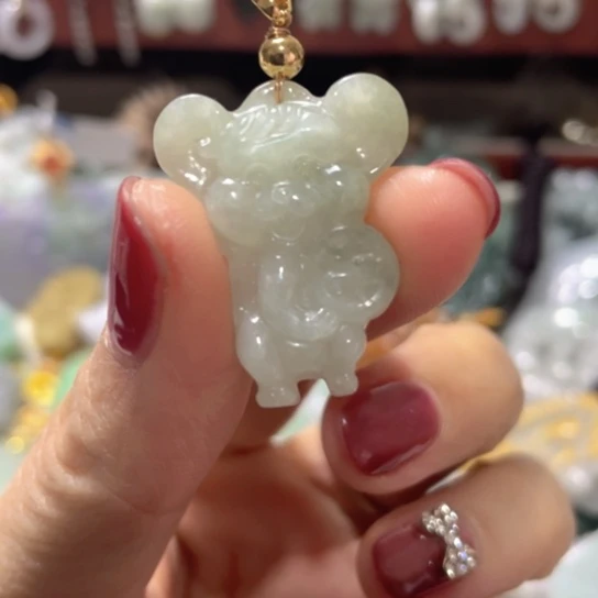 翡翠未镶嵌颈饰鼠你有钱吊坠